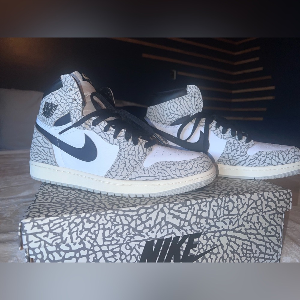 Air Jordan 1 Retro High OG. SIZE 10.5